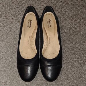Clarks Women's Black Sara Bay flats in women's size 12M